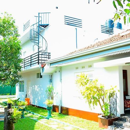 Mama Beach Villa Негомбо Экстерьер фото